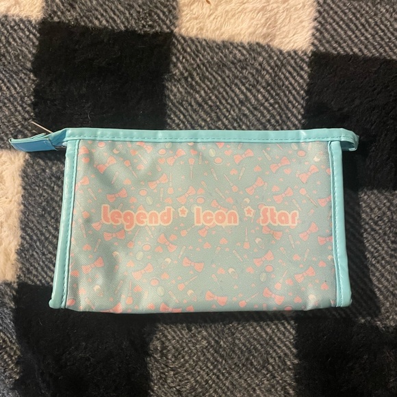 Hot Topic makeup bag - Picture 2 of 3